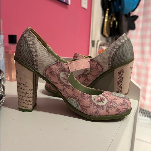 Hot Chocolate Design Chocolaticas Marie Antoinette Women's Mary Jane Pumps - Picture 7 of 13